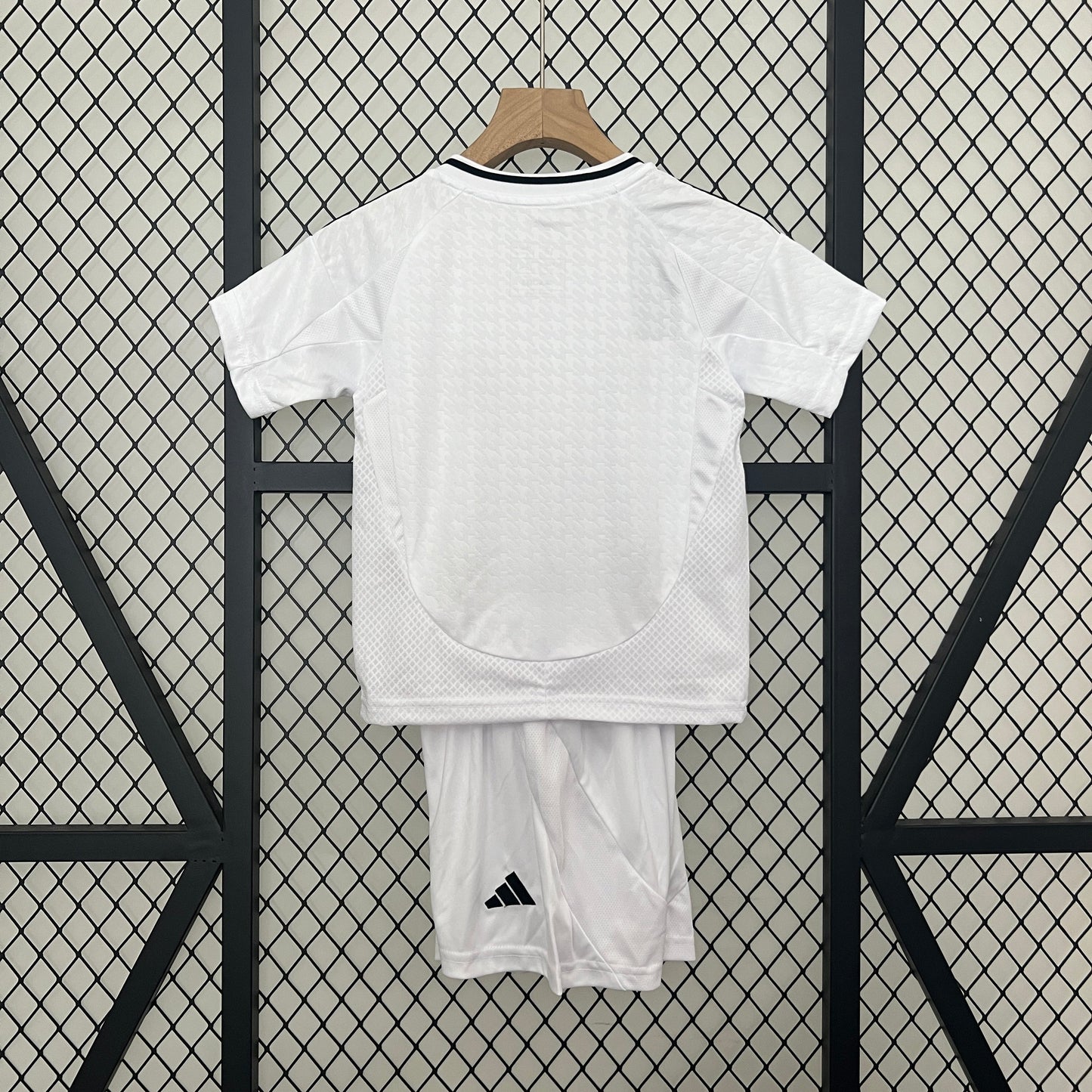 Kit Infantil Real Madrid Titular 24/25