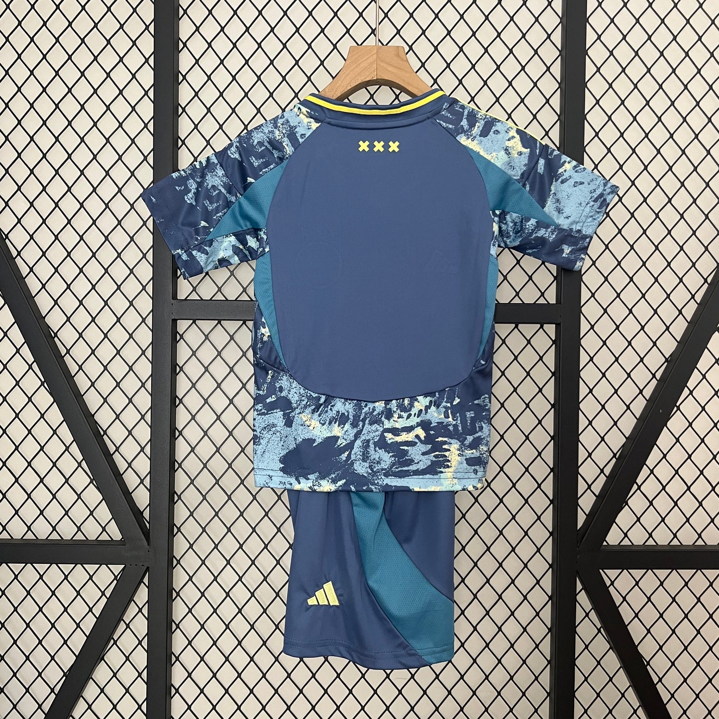 Kit Infantil Ajax Reserva 24/25