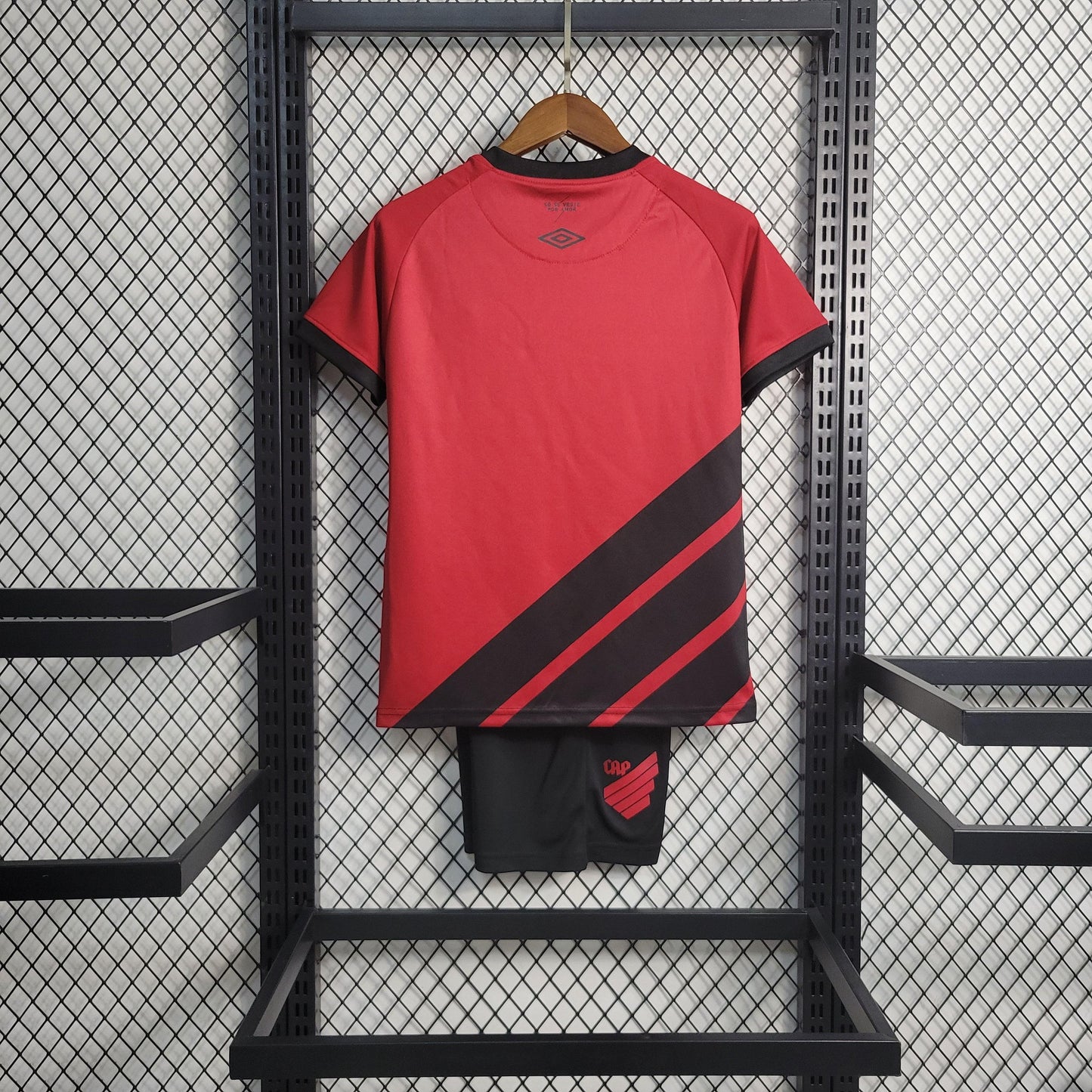 Kit Infantil Athletico Paranaense Titular 23/24 - Boutique do Boleiro