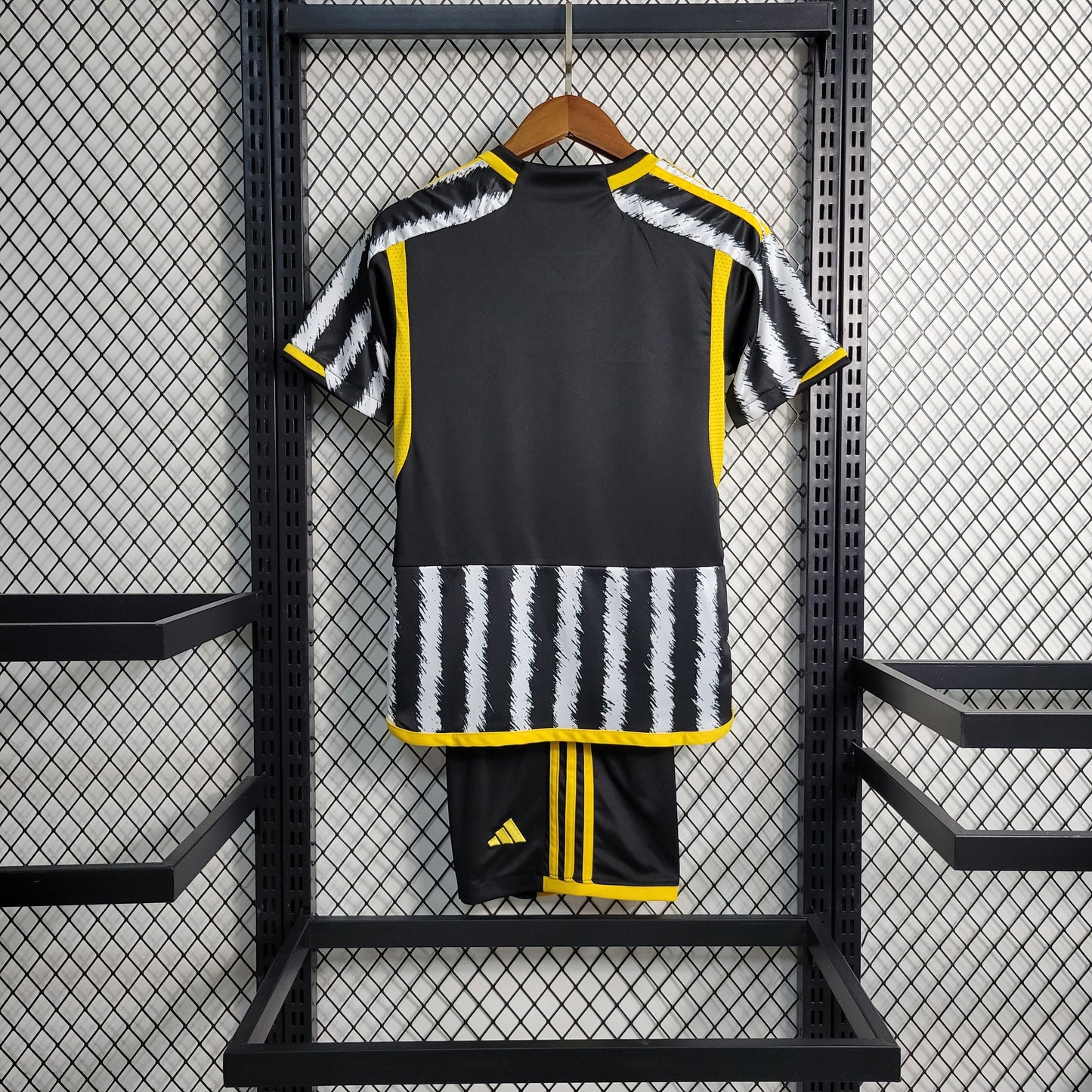 Kit Infantil Juventus 1 23/24