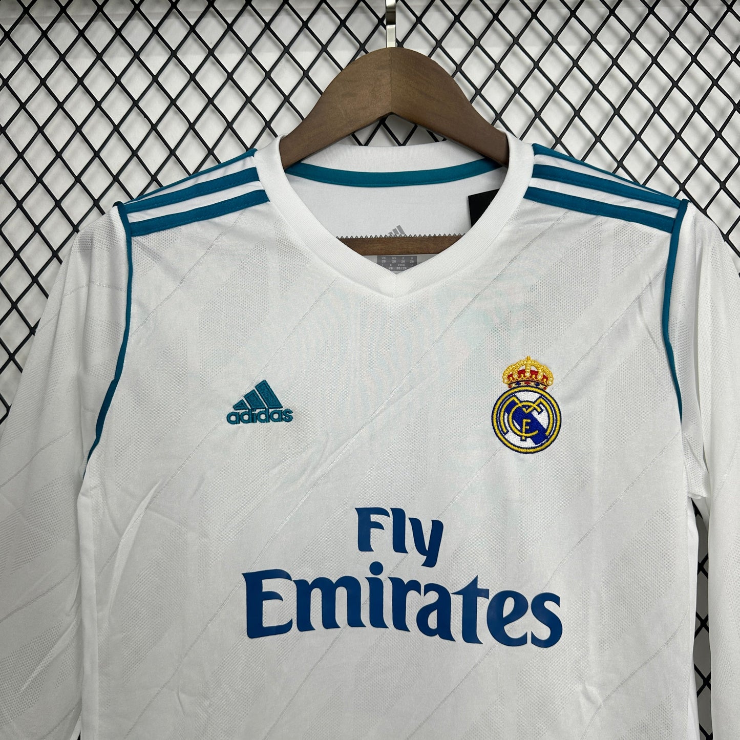Kit Infantil Real madrid Titular Manga longa  17/18 - Versão Retrô