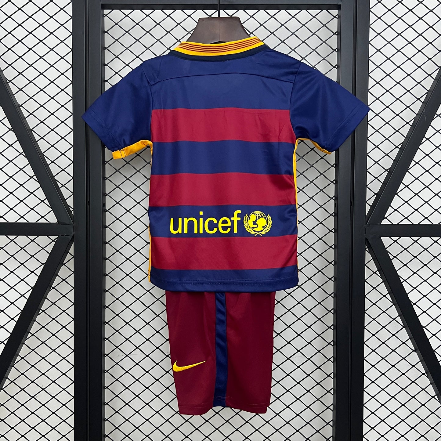 Kit Infantil Barcelona Titular 15/16 - Versão retro