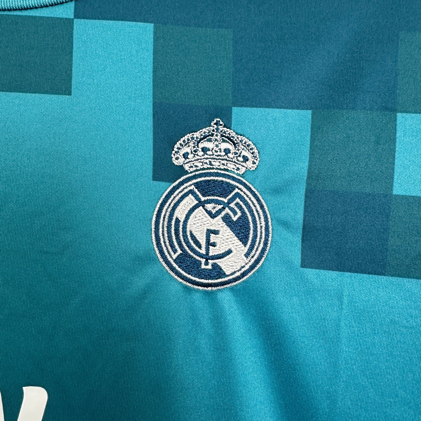 Kit Infantil Real madrid reserva Manga longa  17/18 - Versão Retrô