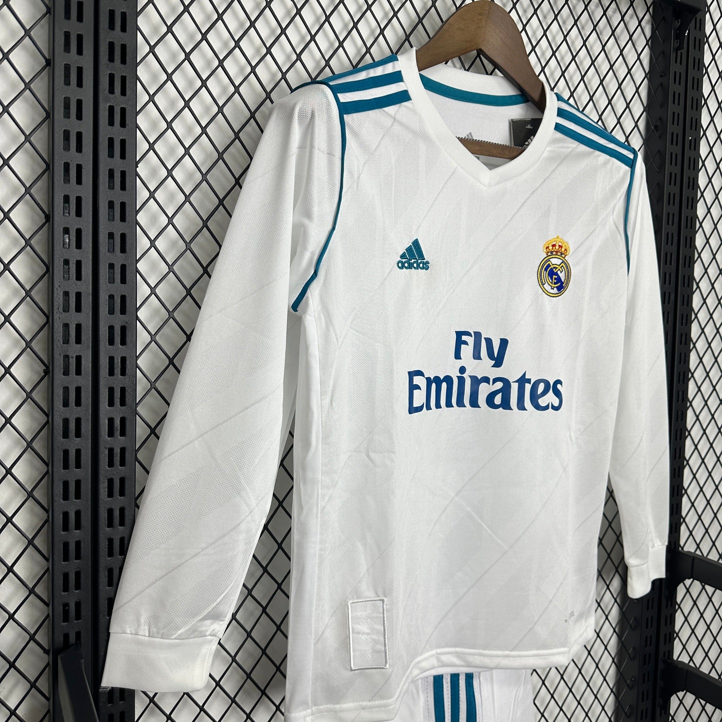 Kit Infantil Real madrid Titular Manga longa  17/18 - Versão Retrô