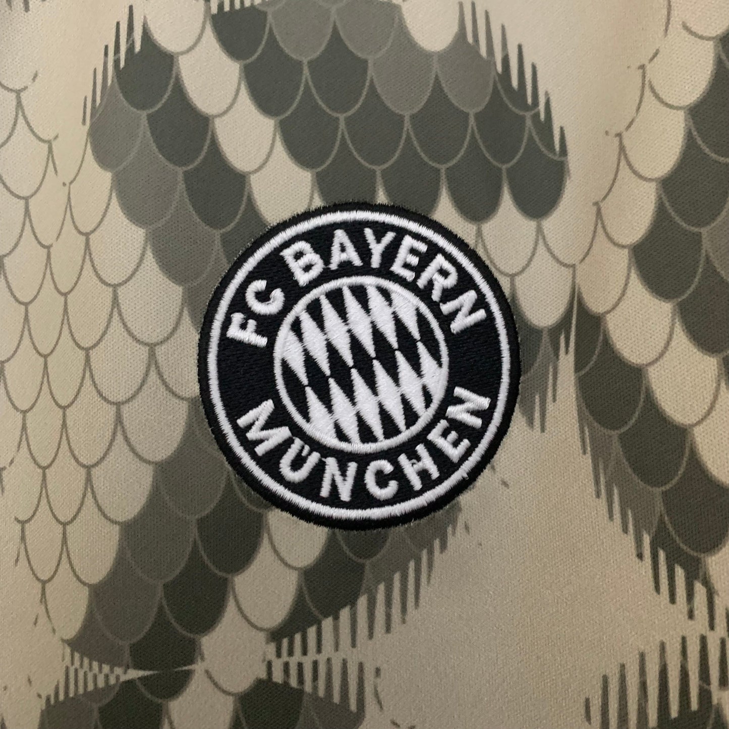 Camisa Bayern Munich Edição Especial 25/26 - Versão Torcedor