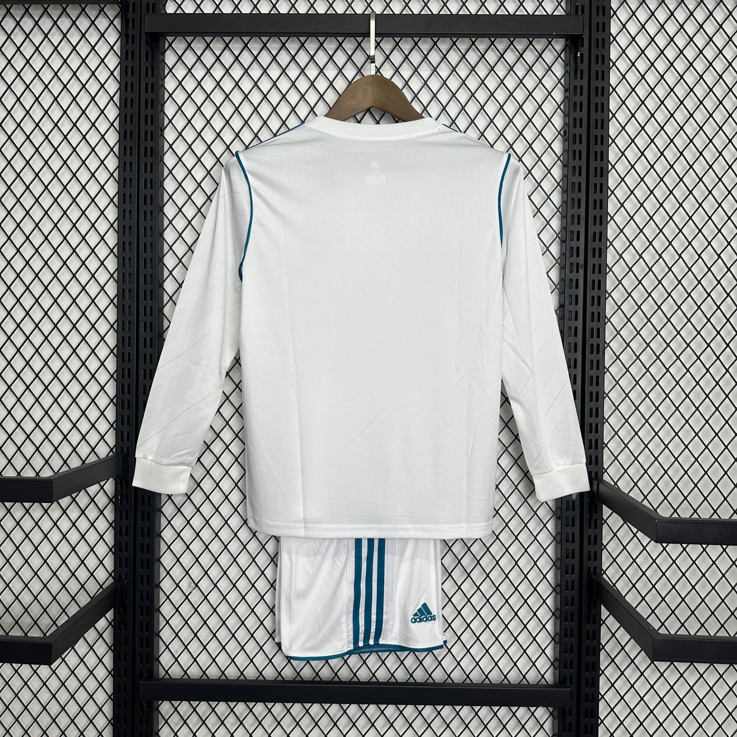 Kit Infantil Real madrid Titular Manga longa  17/18 - Versão Retrô