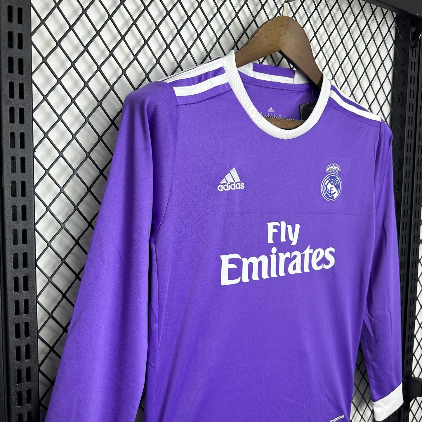 Kit Infantil Real madrid reserva Manga longa  16/17 - Versão Retrô
