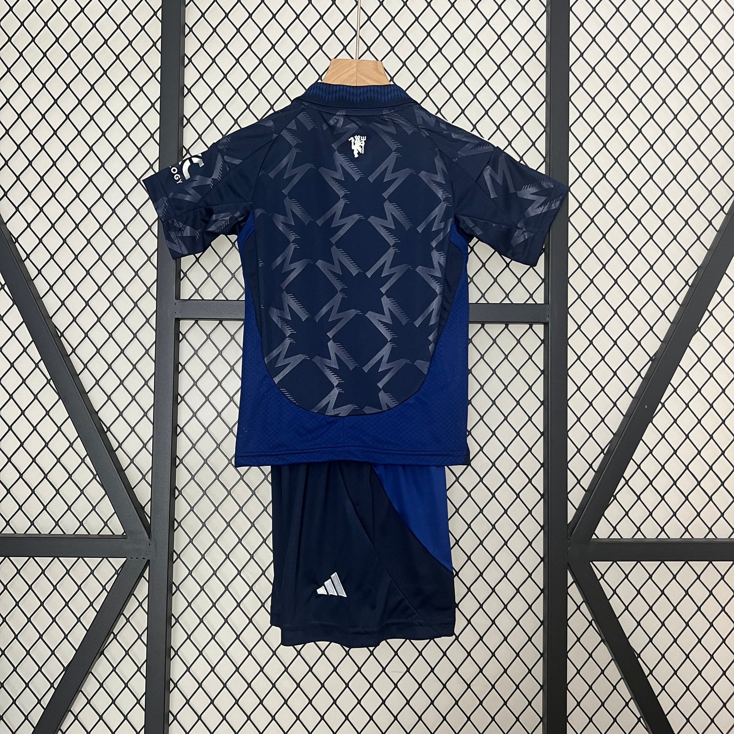 Kit Infantil Manchester United Reserva 24/25