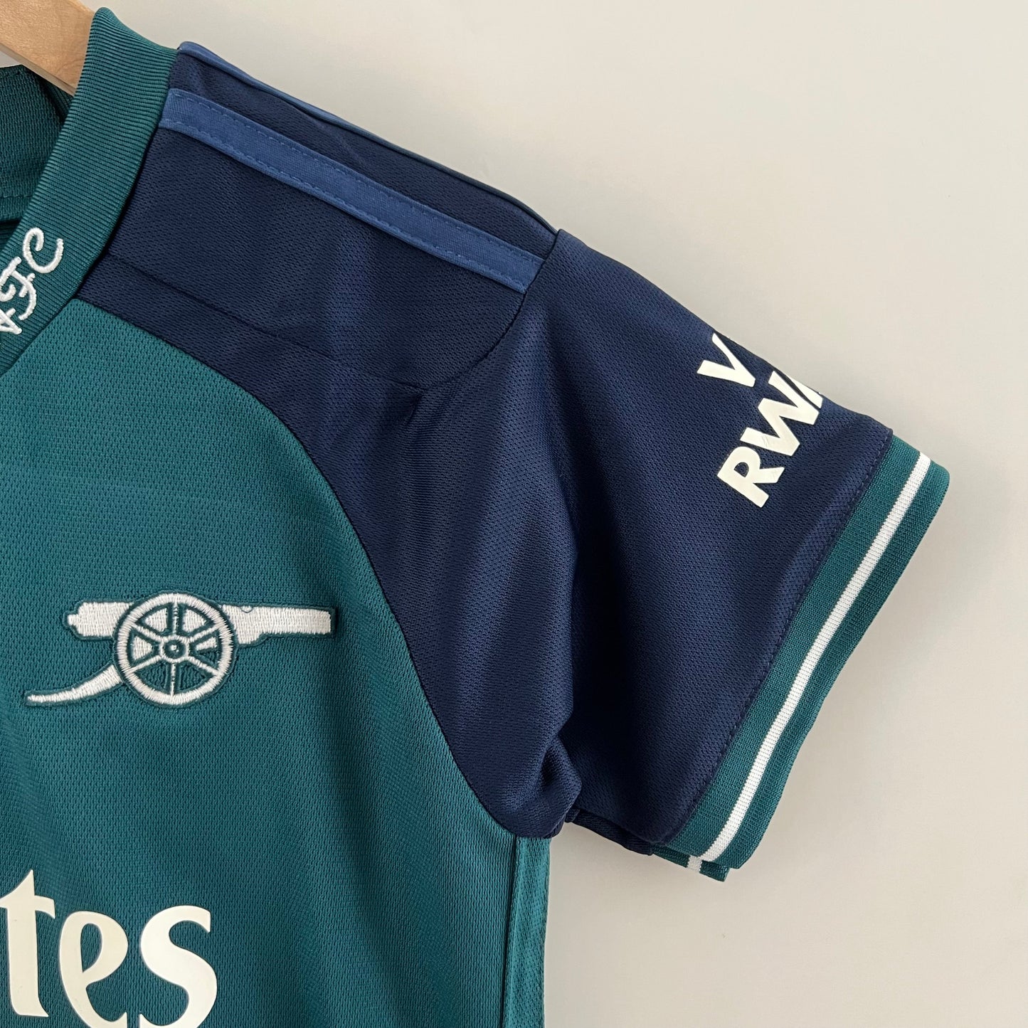 Kit Infantil Arsenal 3 Reserva 23/24