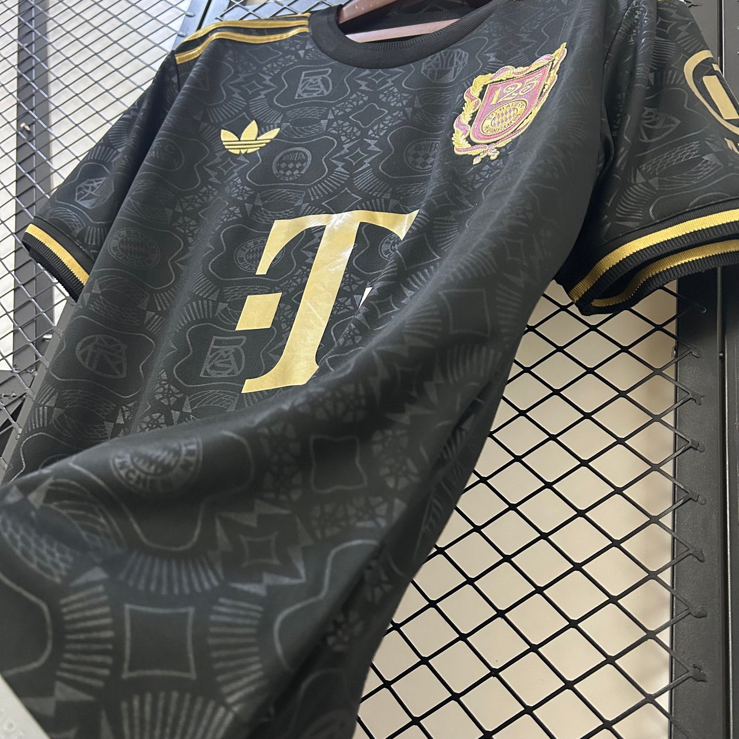 Camisa Bayern Munich Aniversario 125 anos. 25/26 - Versão Torcedor