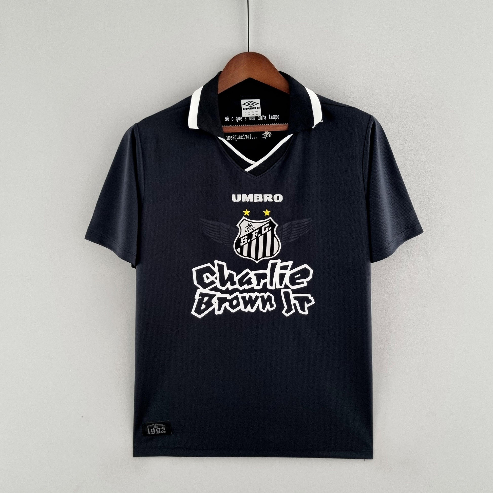 Camisa Santos Edição Especial Charlie Brown Preta 22/23 - Versão Torcedor - Boutique do Boleiro