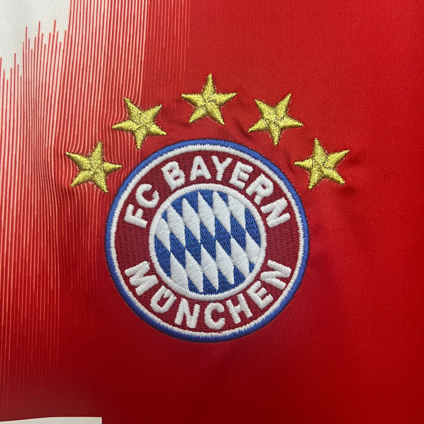 Camisa Bayern Munich Titular 25/26 - Versão Torcedor
