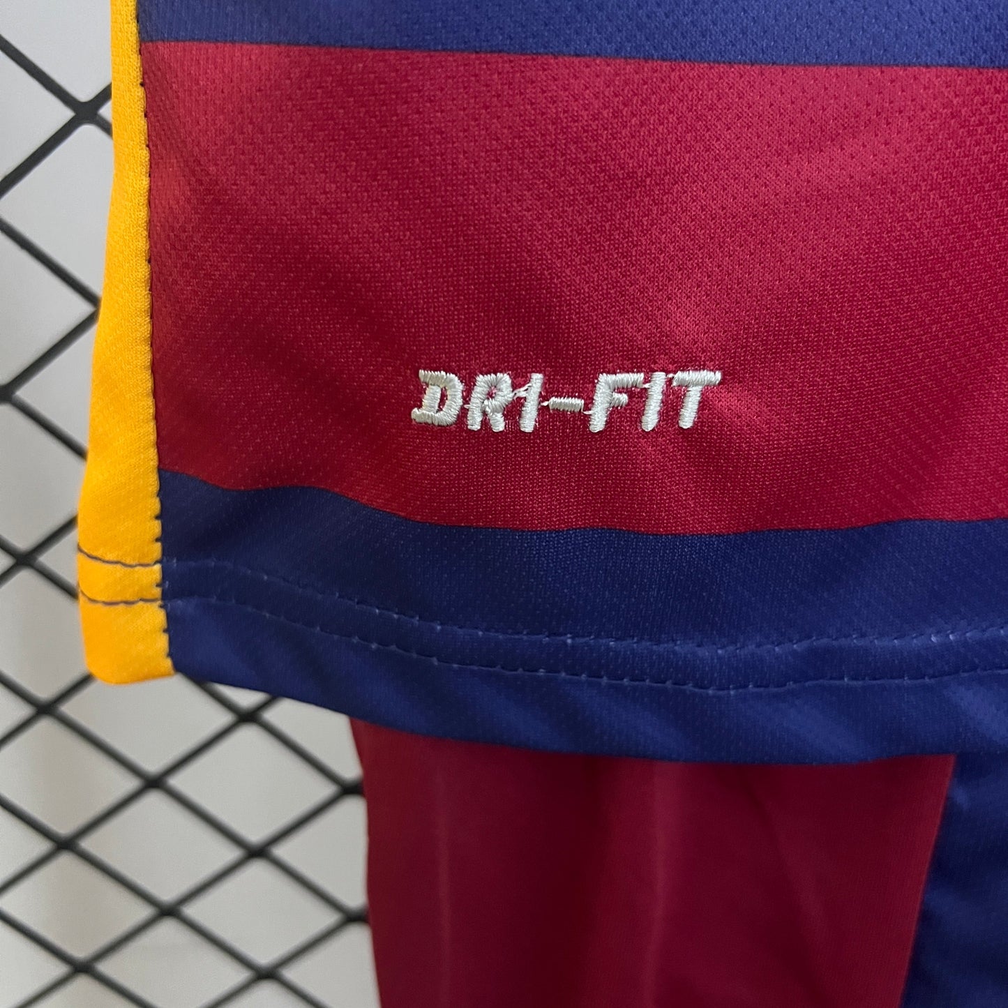 Kit Infantil Barcelona Titular 15/16 - Versão retro