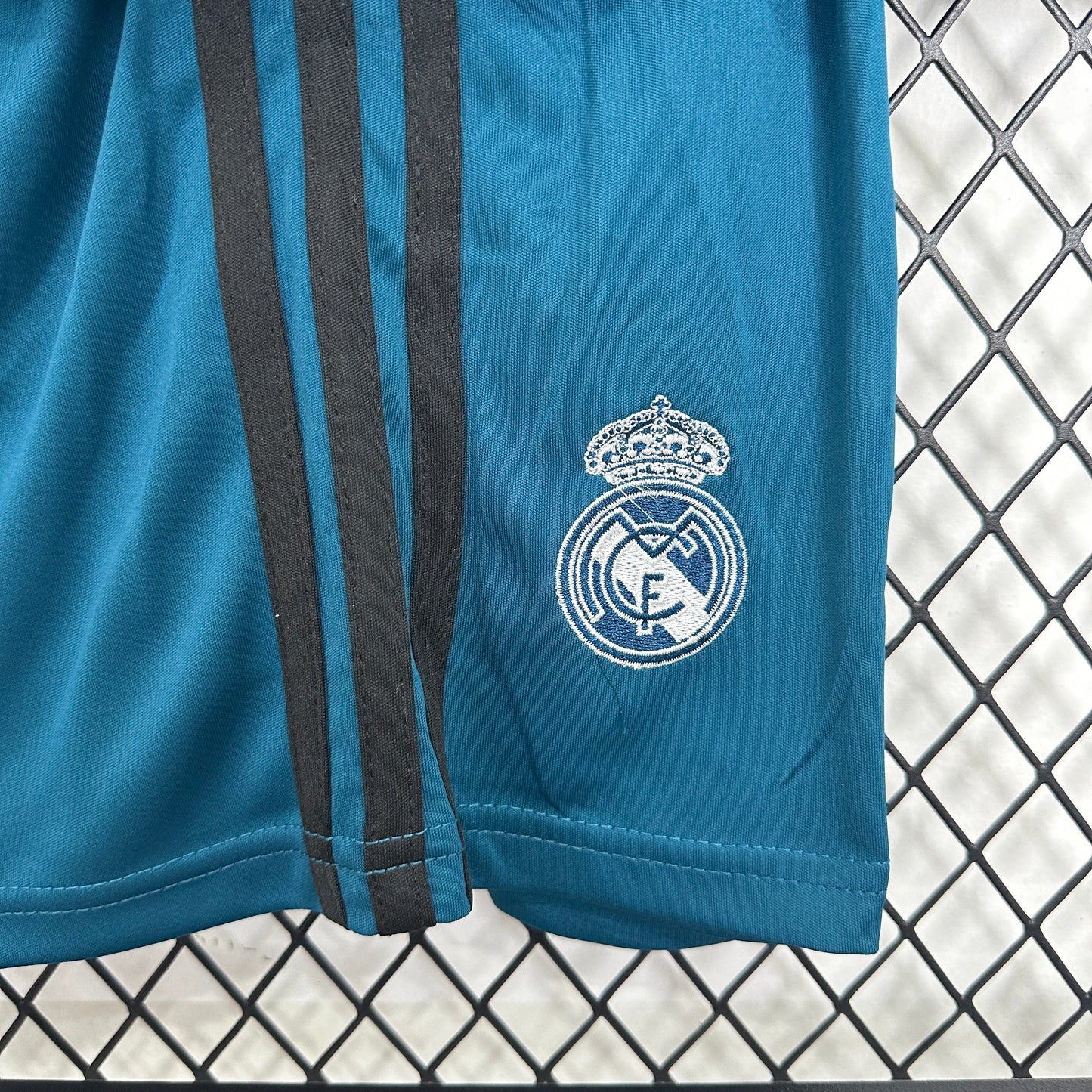 Kit Infantil Real madrid reserva Manga longa  17/18 - Versão Retrô