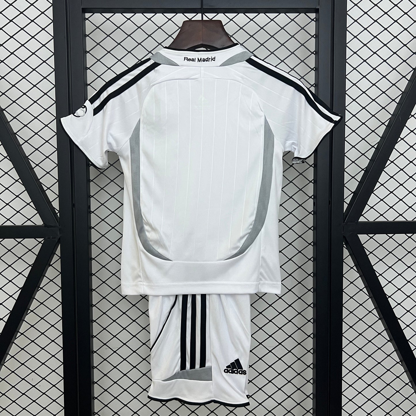 Kit Infantil Real madrid Titular 06/07 - Versão Retrô