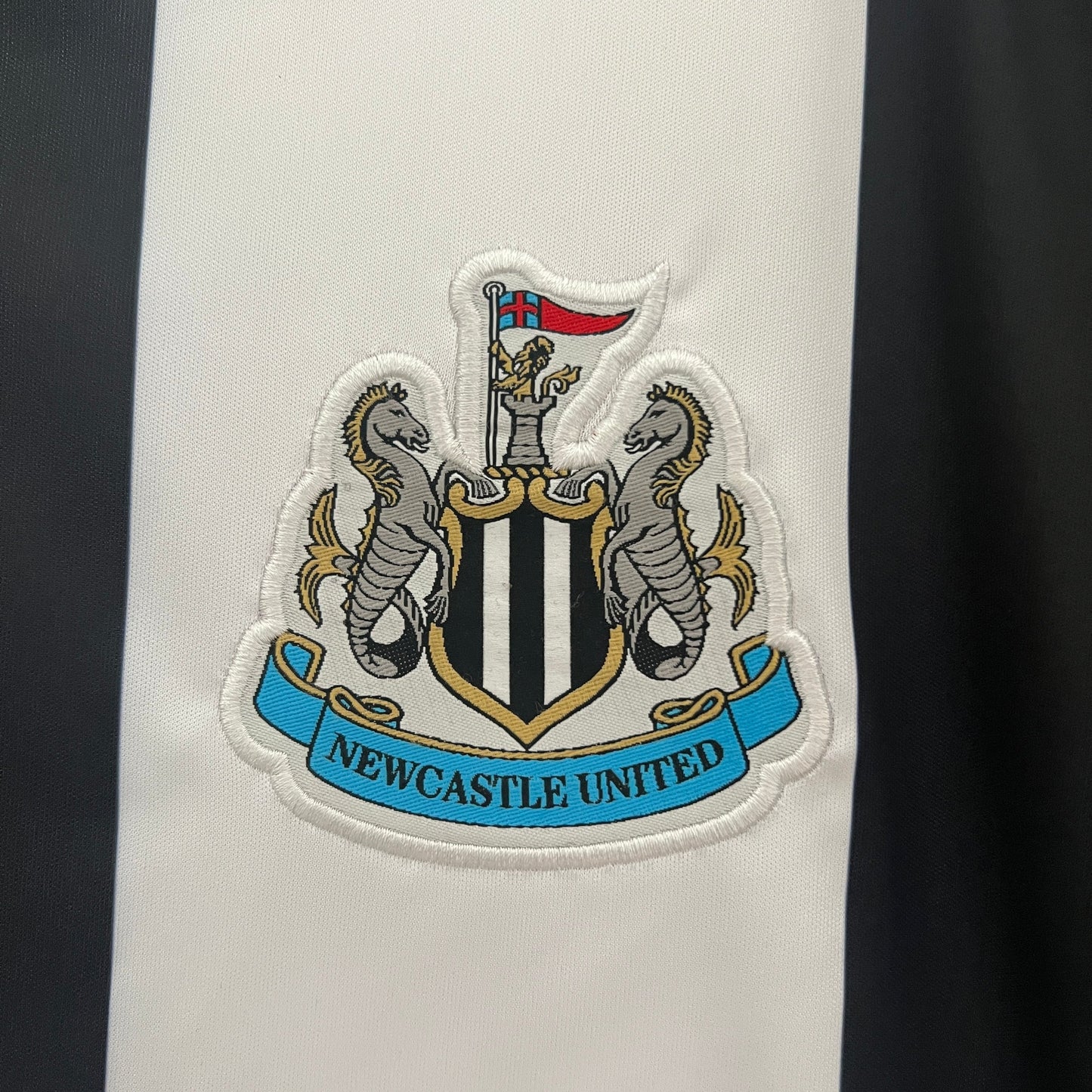 Camisa Newcastle Titular 24/25 - Versão Torcedor