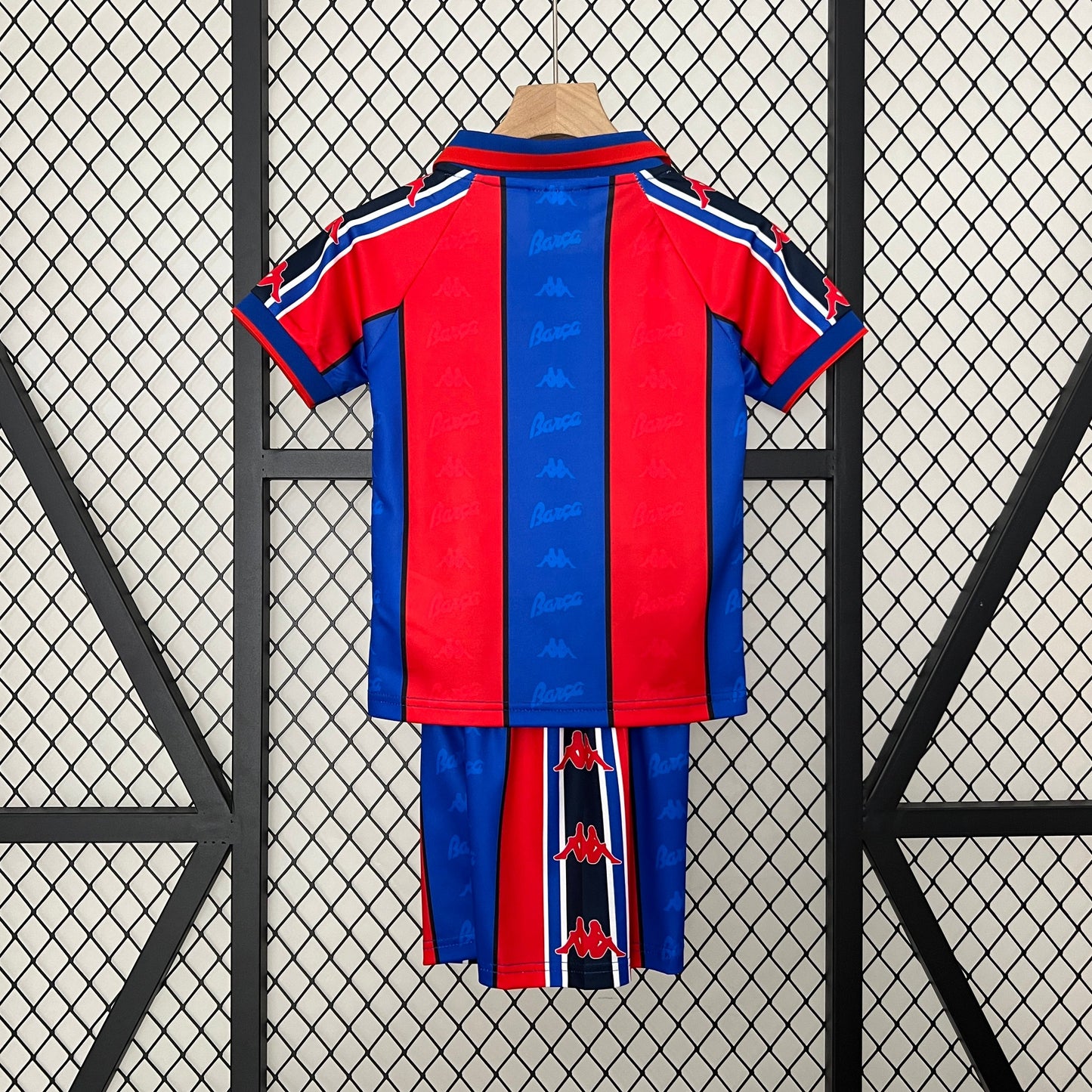 Kit Infantil Barcelona Titular 95/97 - Versão retro