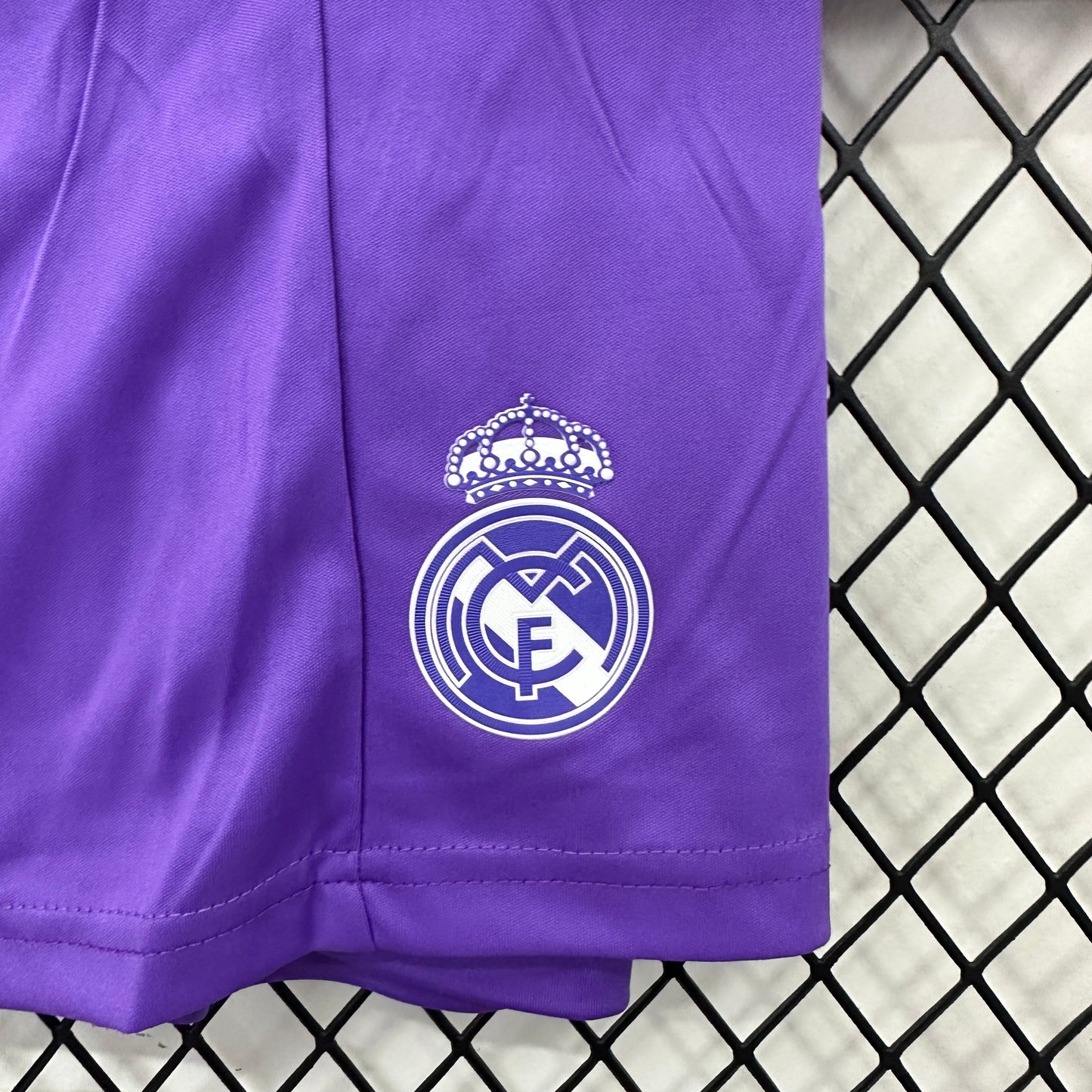 Kit Infantil Real madrid reserva Manga longa  16/17 - Versão Retrô