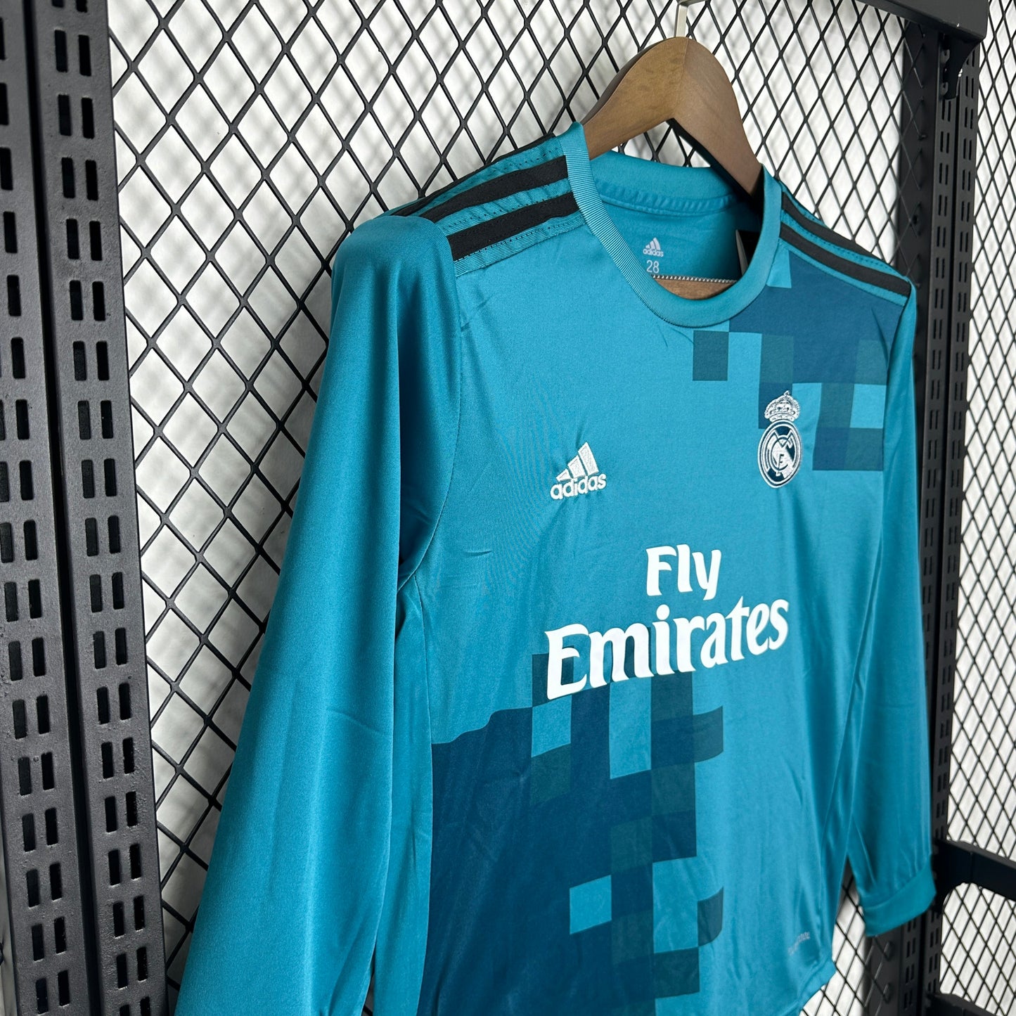 Kit Infantil Real madrid reserva Manga longa  17/18 - Versão Retrô