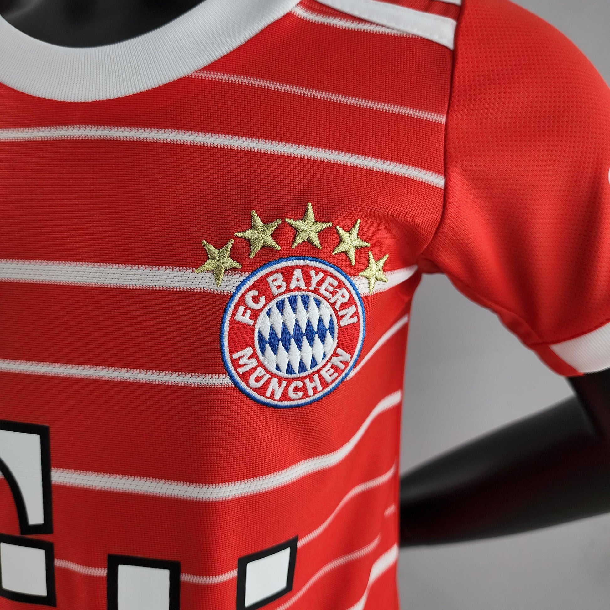 Kit Infantil Bayern Titular 22/23 - Boutique do Boleiro