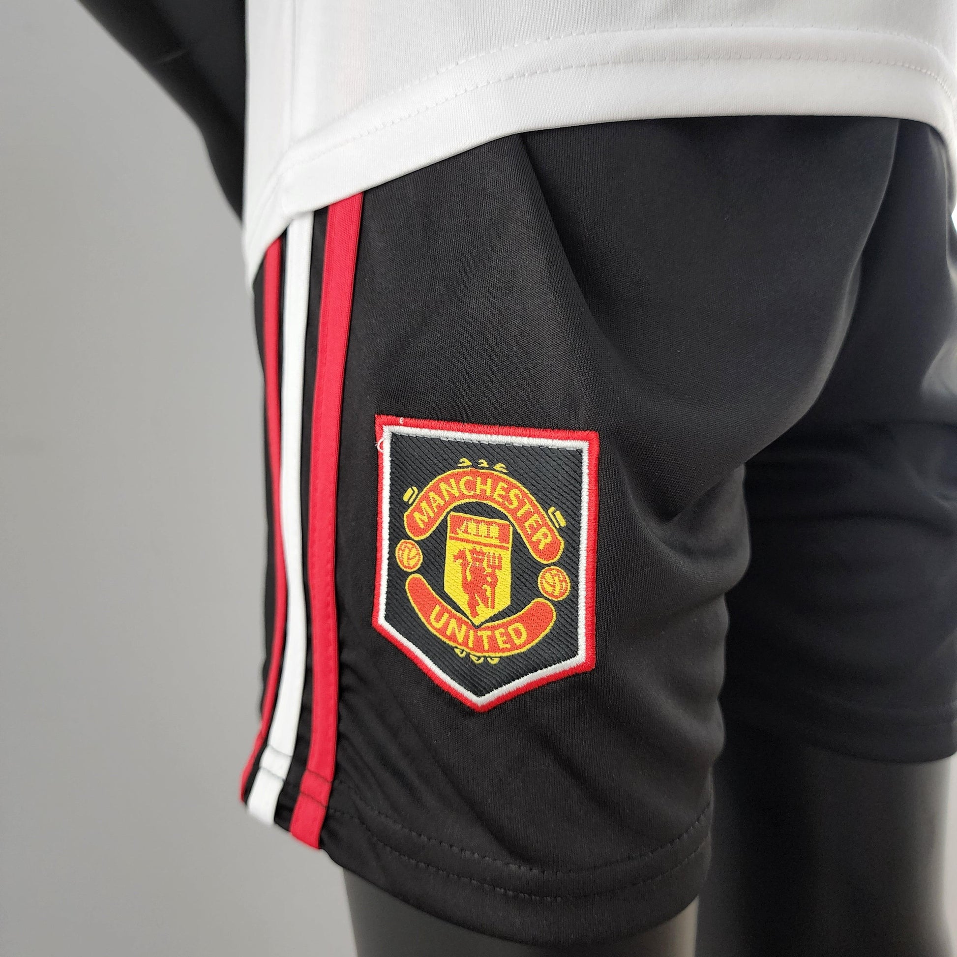 Kit Infantil Manchester United Reserva 22/23 - Boutique do Boleiro