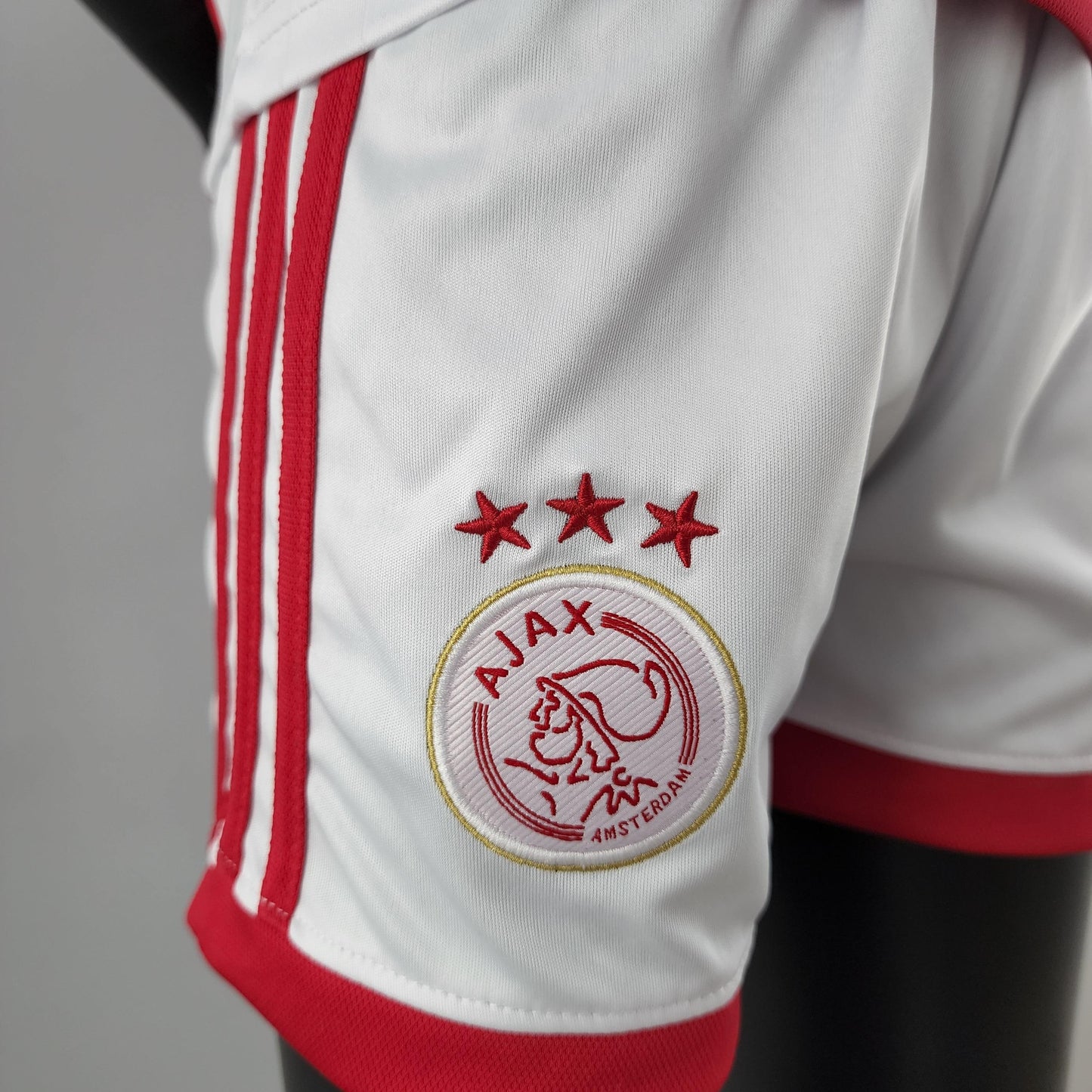 Kit Infantil Ajax Titular 22/23 - Boutique do Boleiro