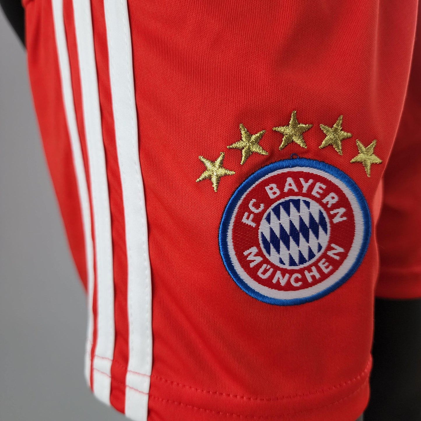 Kit Infantil Bayern Titular 22/23 - Boutique do Boleiro