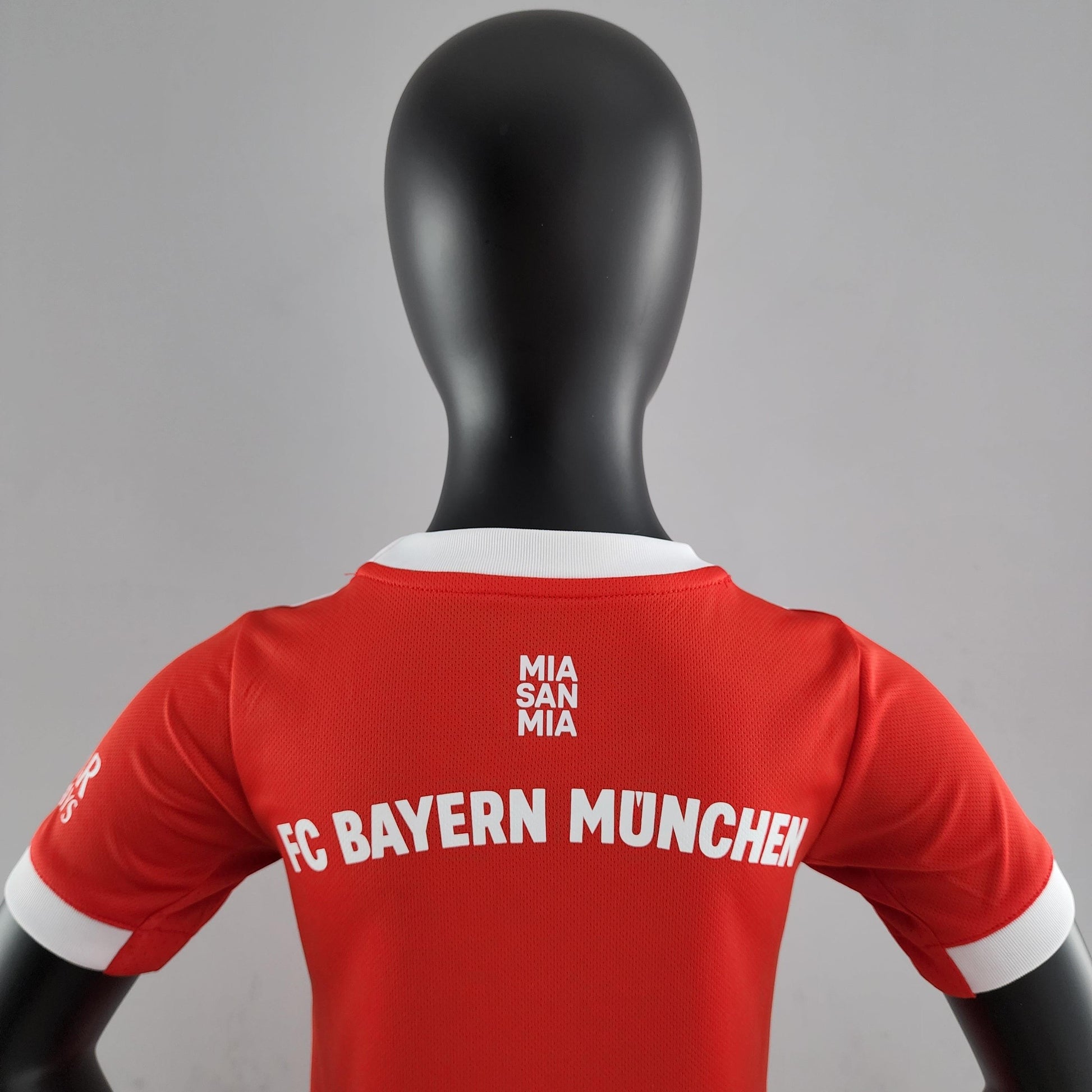 Kit Infantil Bayern Titular 22/23 - Boutique do Boleiro