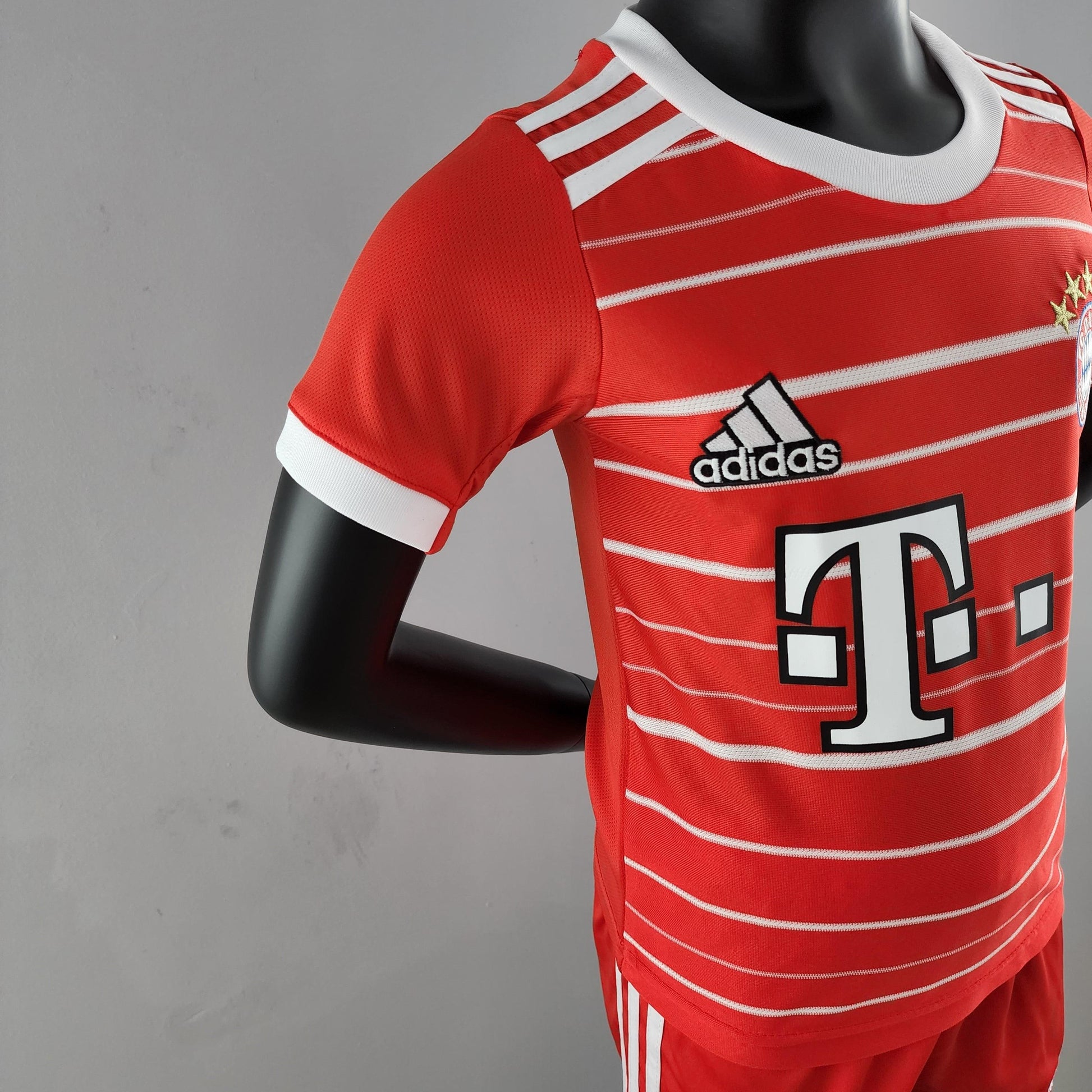 Kit Infantil Bayern Titular 22/23 - Boutique do Boleiro