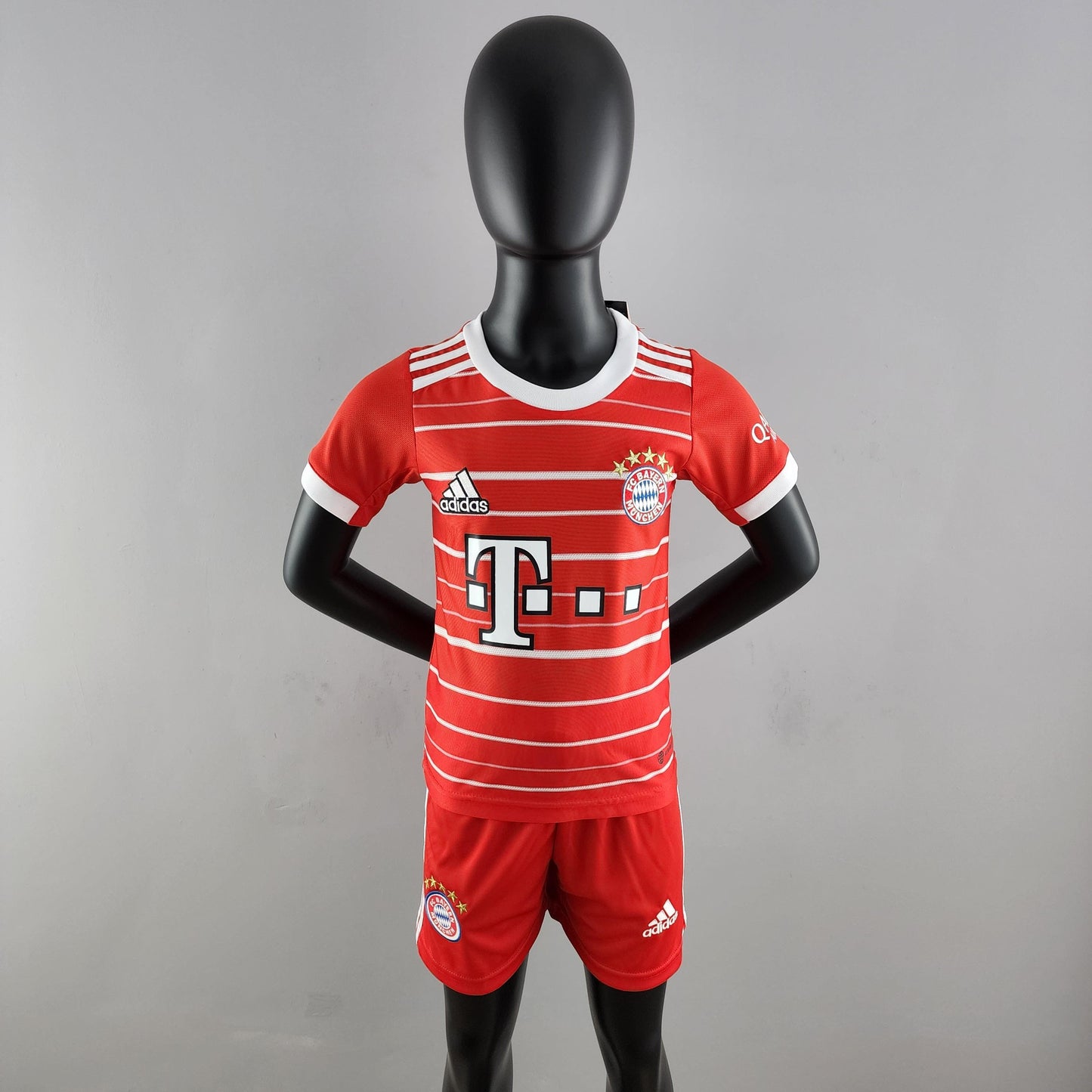 Kit Infantil Bayern Titular 22/23 - Boutique do Boleiro