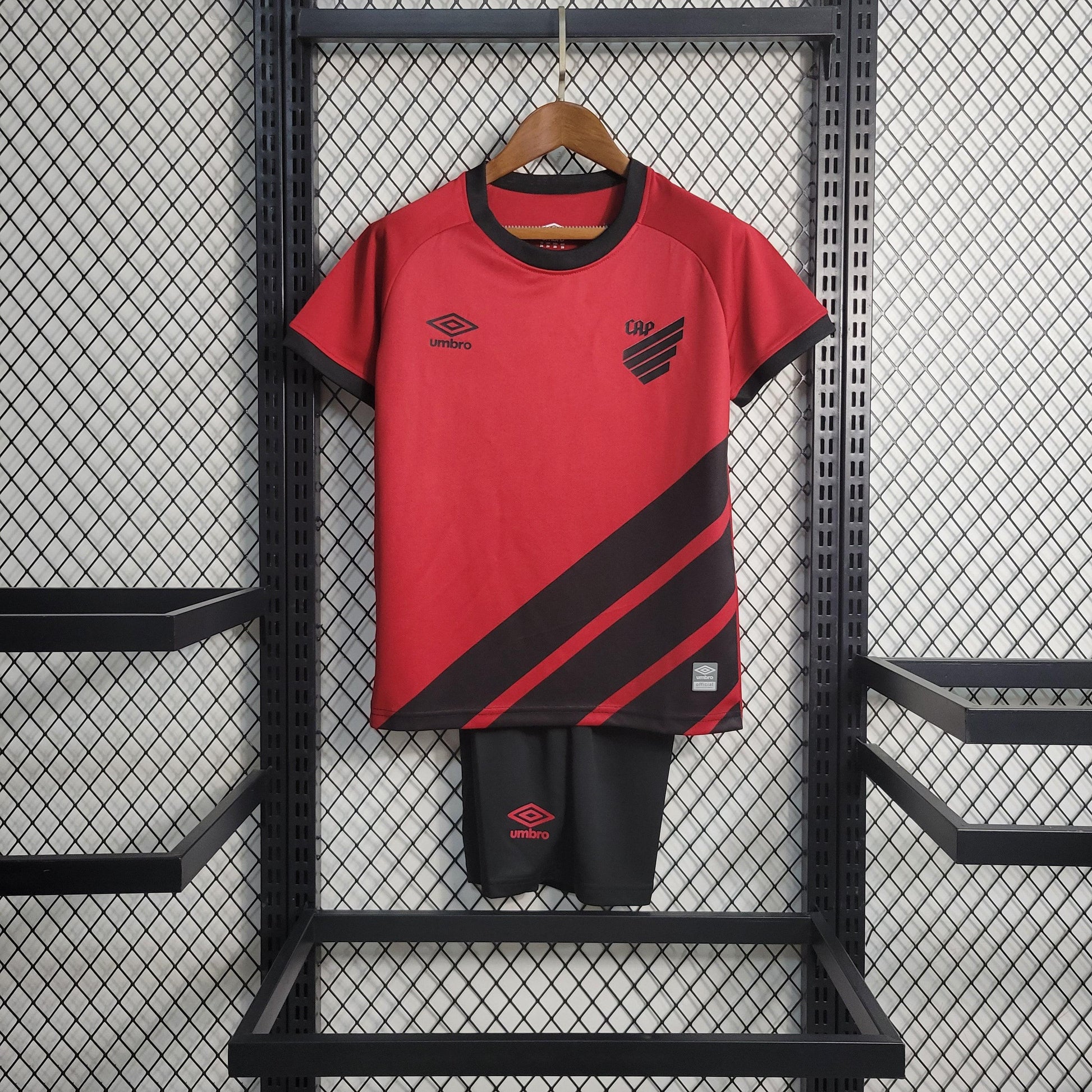 Kit Infantil Athletico Paranaense Titular 23/24 - Boutique do Boleiro