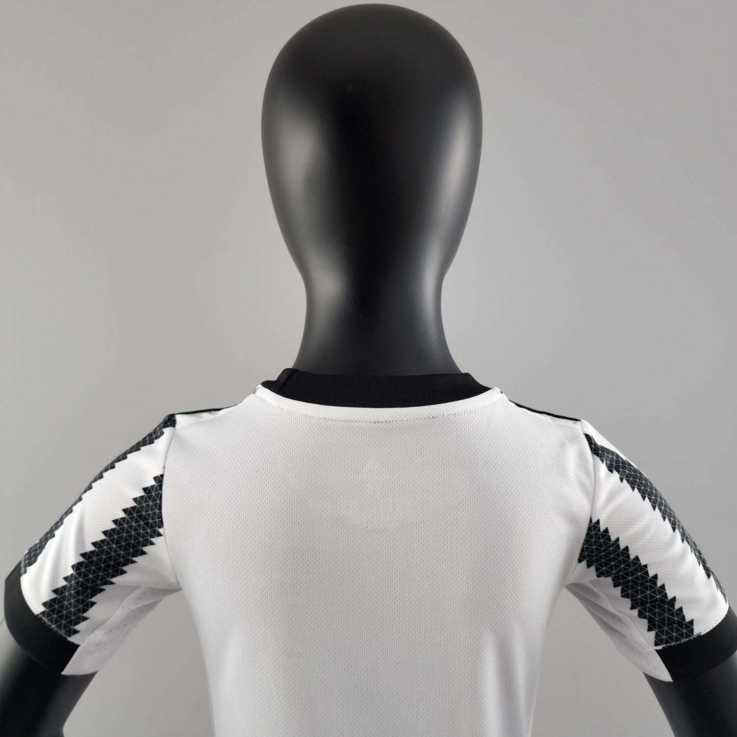 Kit Infantil Juventus Titular 22/23 - Boutique do Boleiro