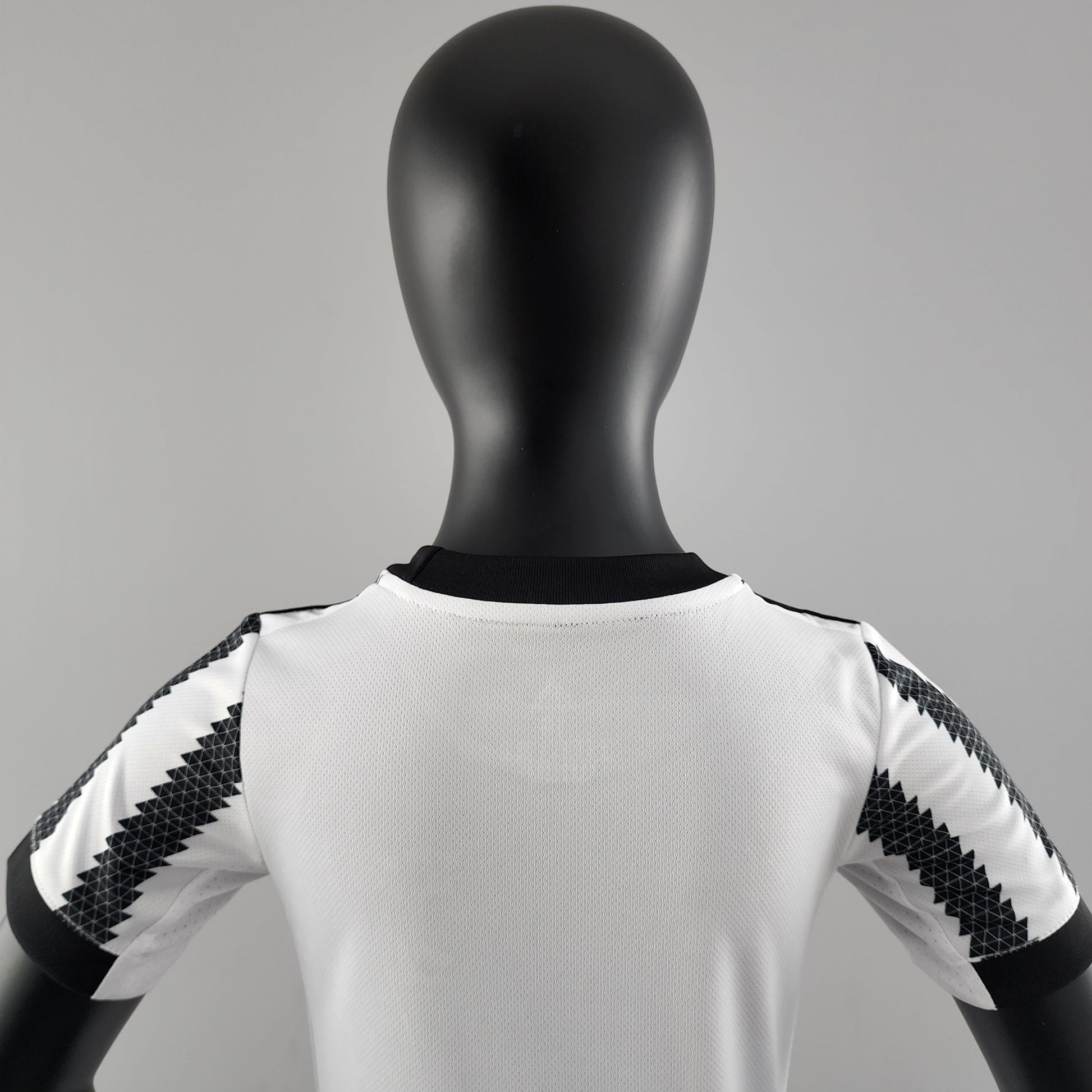 Kit Infantil Juventus Titular 22/23 - Boutique do Boleiro