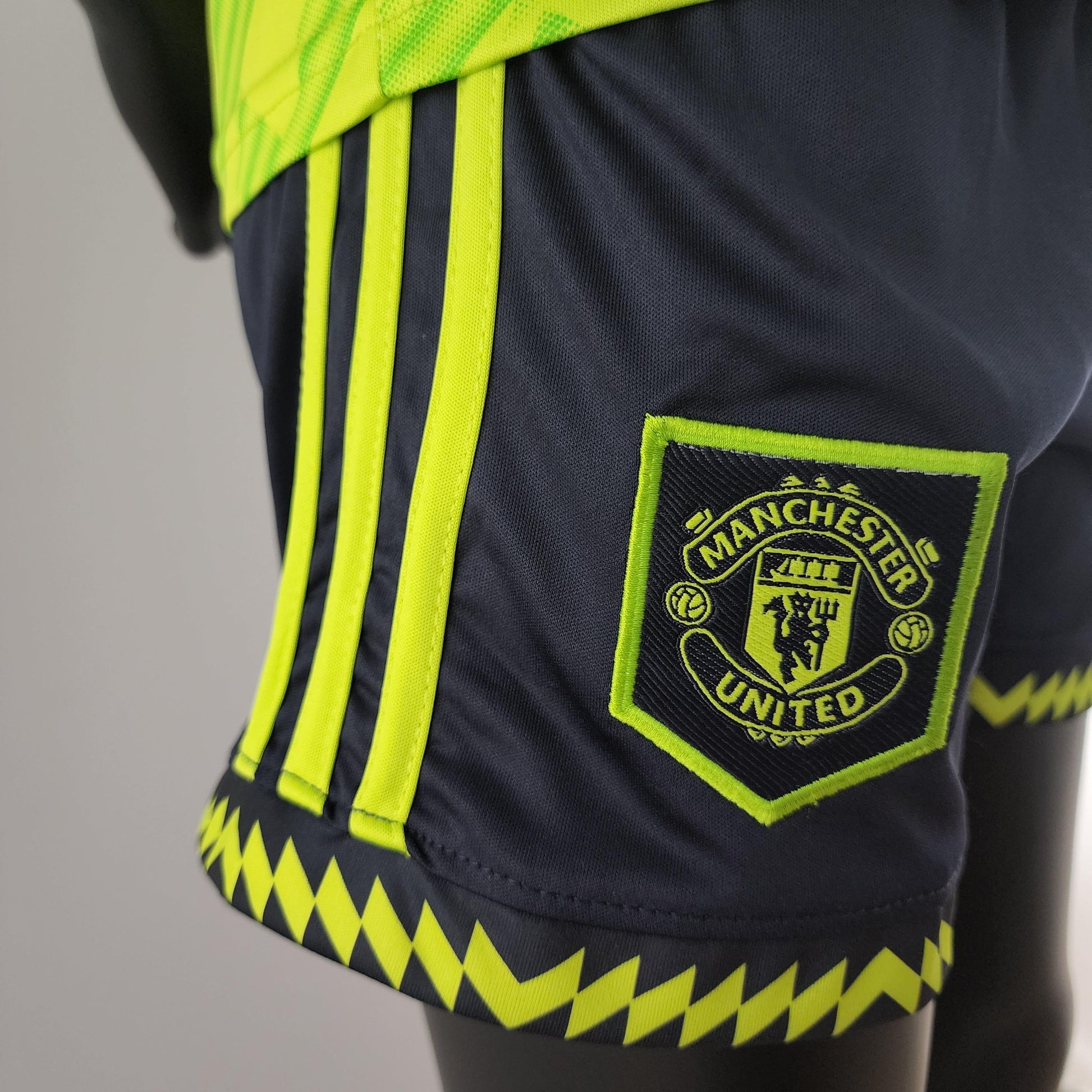 Kit Infantil Manchester United III 22/23 - Boutique do Boleiro