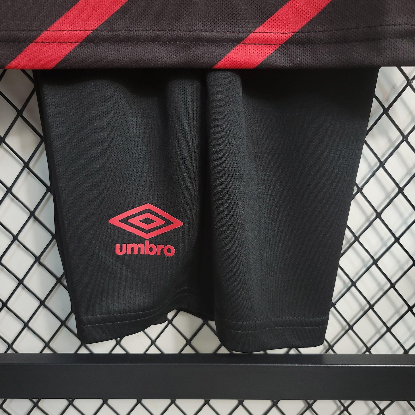 Kit Infantil Athletico Paranaense Titular 23/24 - Boutique do Boleiro