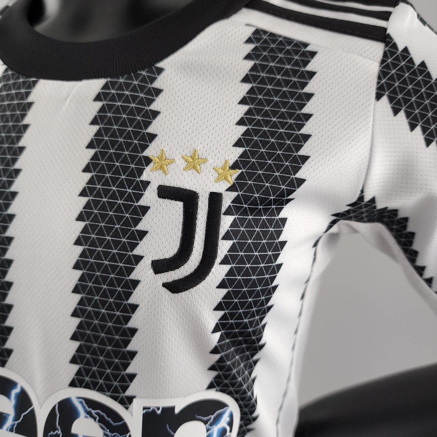 Kit Infantil Juventus Titular 22/23 - Boutique do Boleiro